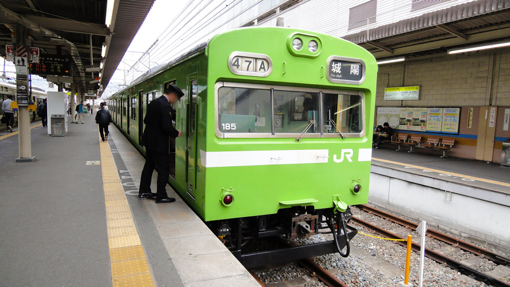 ＪＲ奈良線　国鉄103系電車（ウグイス色）